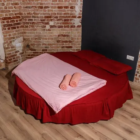 з круглим ліжком, вулиця гоголя 9, в стилі лофт цікавий стиль і комфорт * Lviv