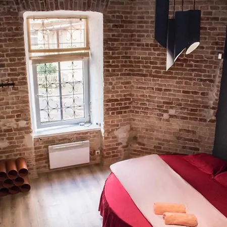 з круглим ліжком, вулиця гоголя 9, в стилі лофт цікавий стиль і комфорт * Lviv