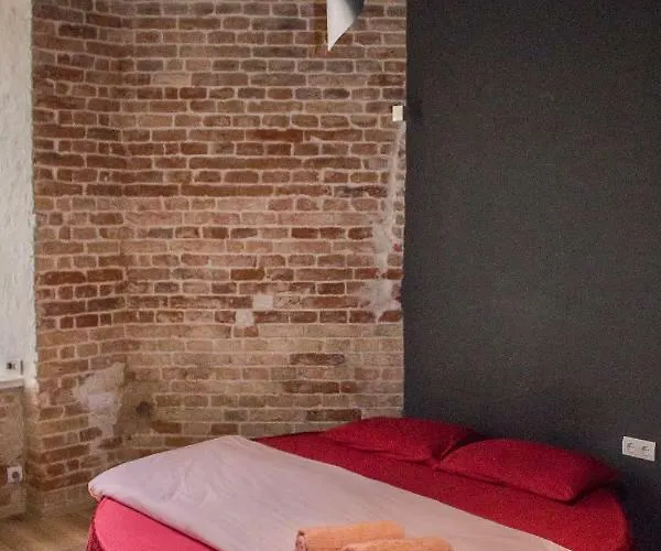 з круглим ліжком, вулиця гоголя 9, в стилі лофт цікавий стиль і комфорт Apartment *