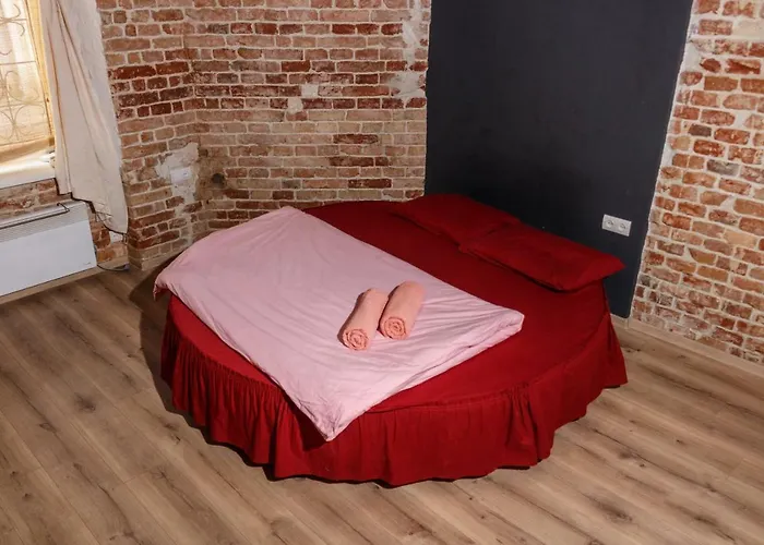 з круглим ліжком, вулиця гоголя 9, в стилі лофт цікавий стиль і комфорт * Lviv