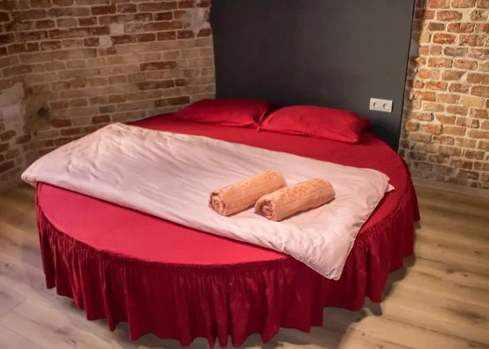 з круглим ліжком, вулиця гоголя 9, в стилі лофт цікавий стиль і комфорт Leópolis