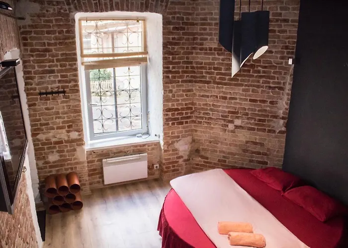 з круглим ліжком, вулиця гоголя 9, в стилі лофт цікавий стиль і комфорт * Lviv